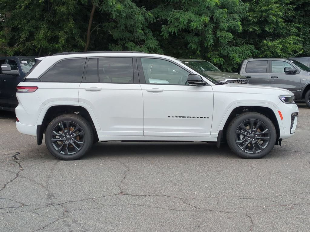 New 2026 Bright White Clear-Coat Exterior Paint Jeep Limited Reserve image 2