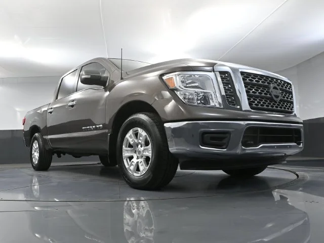 Used 2018 Brown Nissan SV image 41