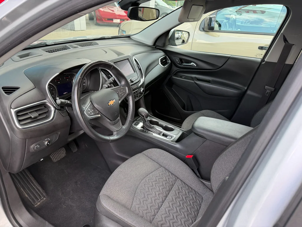 Used 2022 Silver Ice Metallic Chevrolet LT image 3
