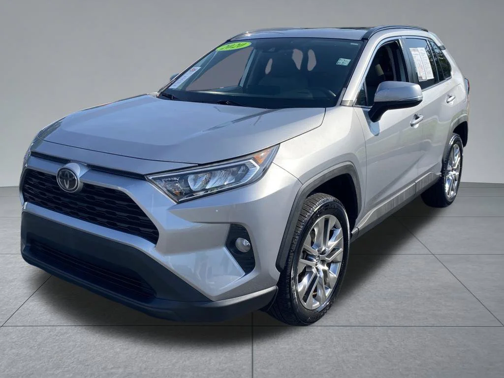 Used 2020 Silver Toyota XLE Premium image 2