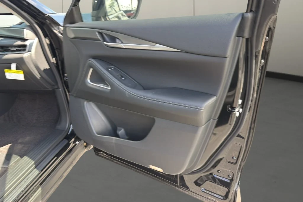 New 2027 MINERAL BLACK INFINITI Luxe FWD image 17