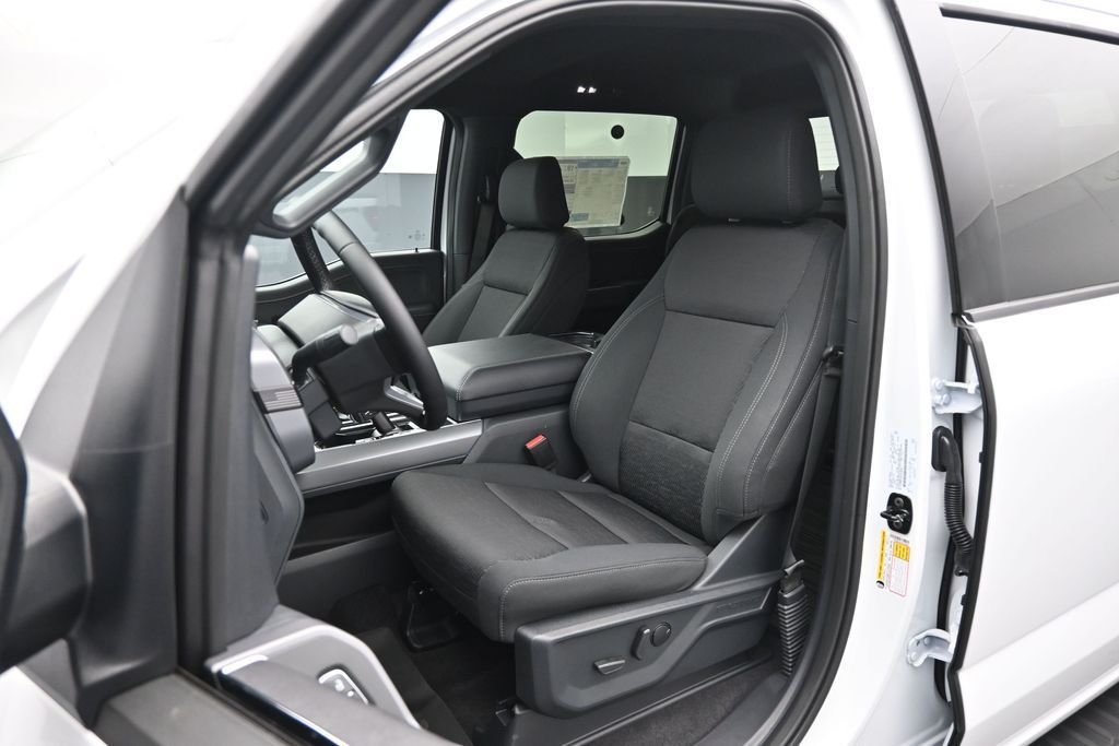 New 2026 Oxford White Ford XLT image 8