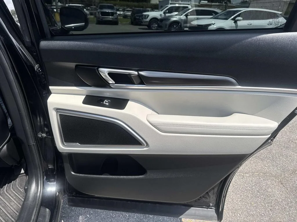 Used 2024 Black Kia S image 19
