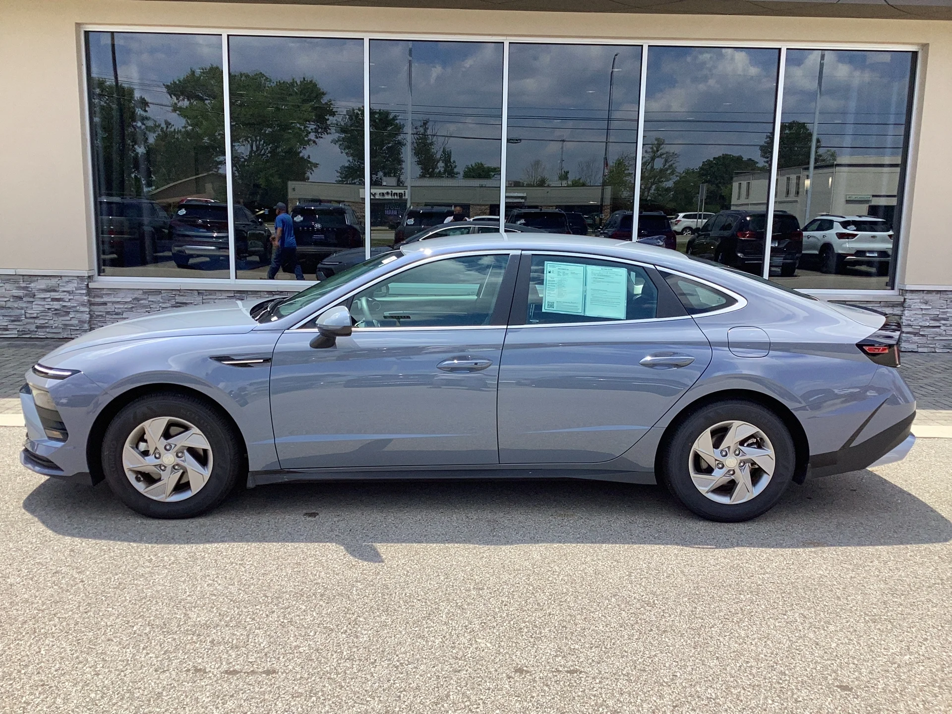 Certified Used 2026 Transmission Blue Pearl Hyundai SE image 7