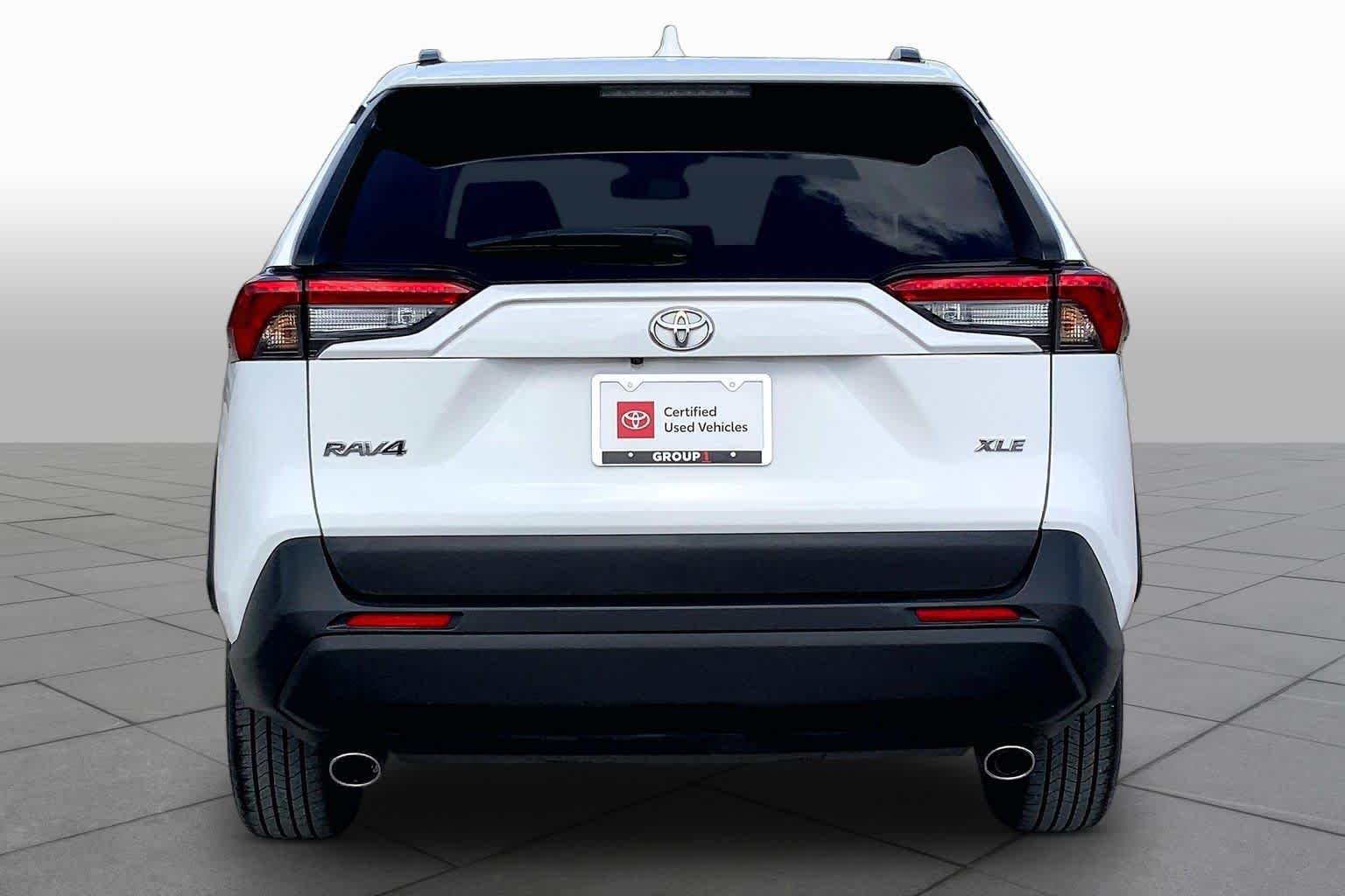 Used 2025 Ice Cap Toyota XLE image 5