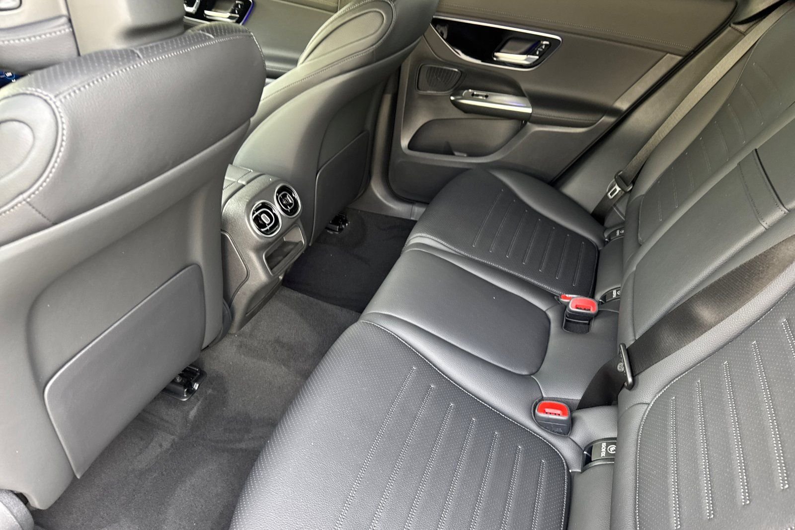 New 2026 Graphite Grey Metallic Mercedes-Benz GLC 300 image 10