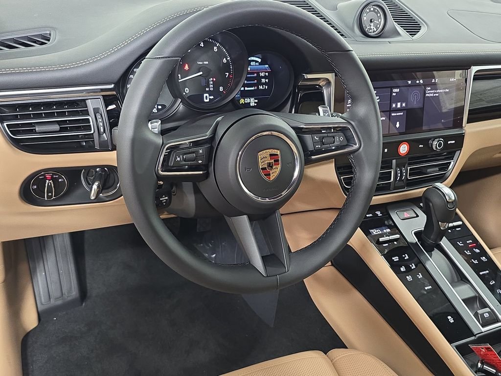 2026 Porsche Macan T - Photo 4