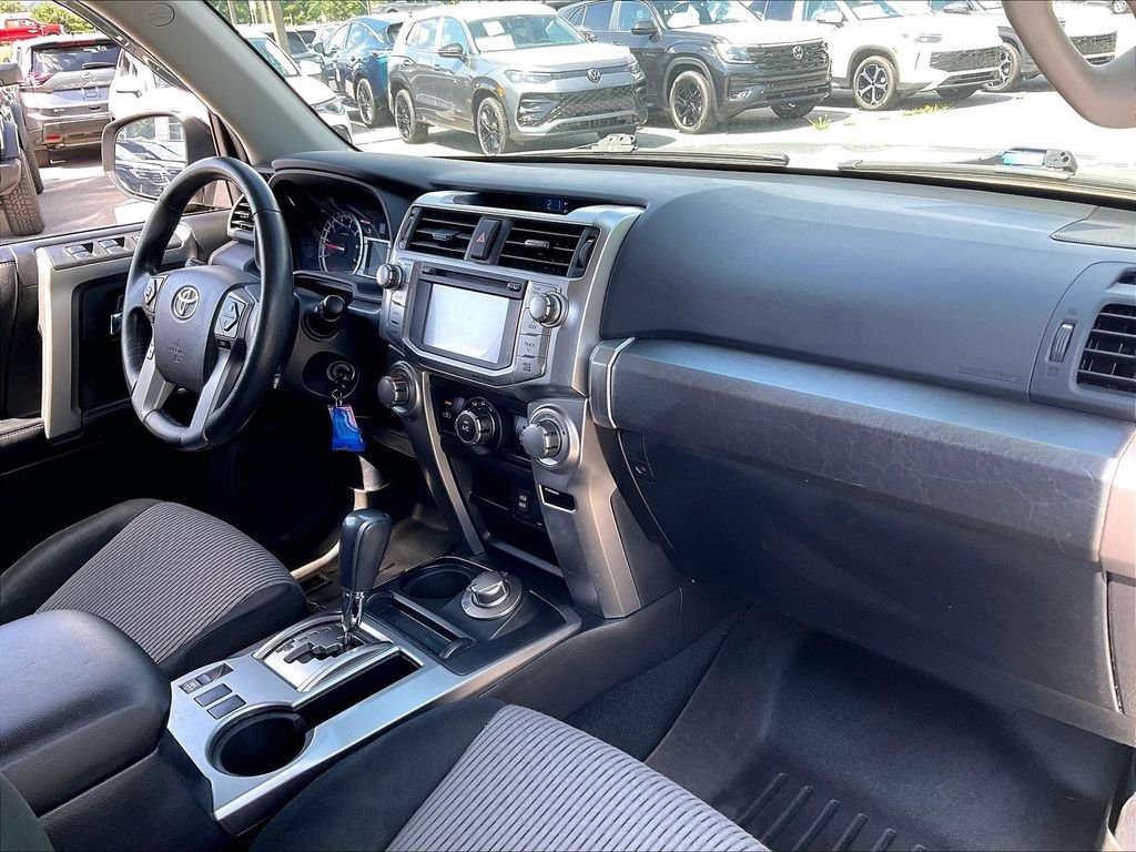 Used 2017 Classic Silver Metallic Toyota SR5 image 13