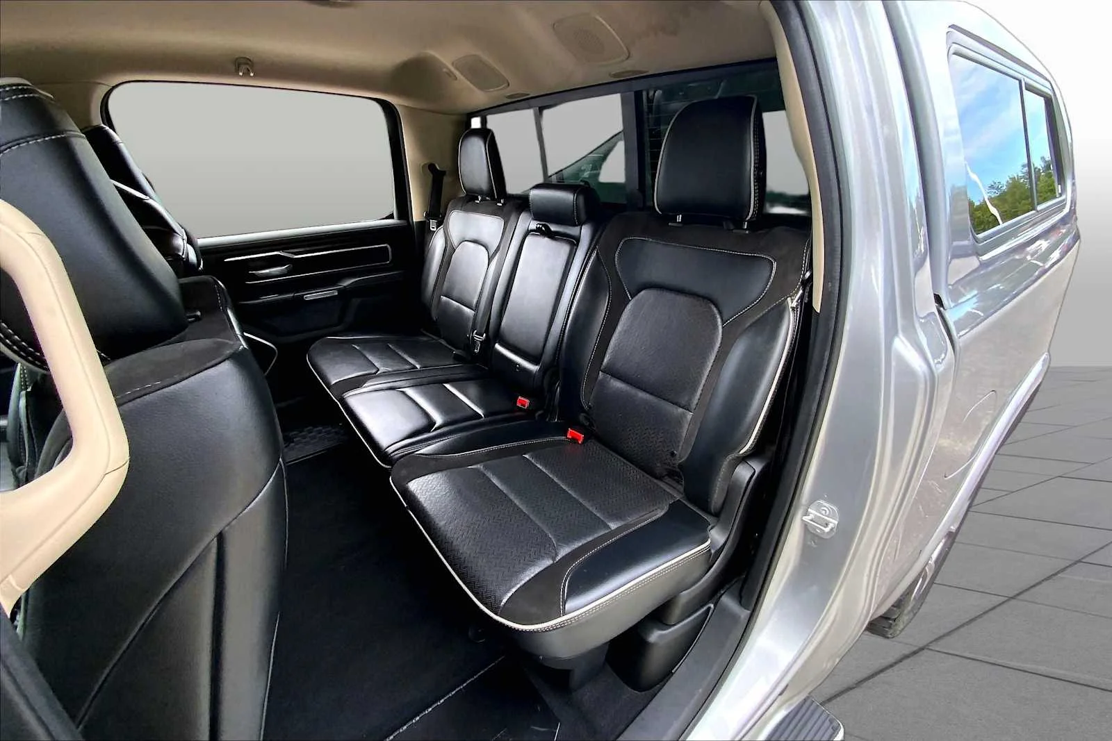 Used 2019 Billet Silver Metallic Clearcoat Ram Laramie image 19
