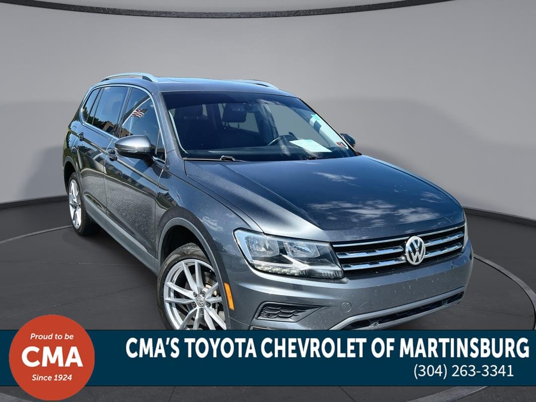 Used 2019 Platinum Gray Metallic Volkswagen SE image 1