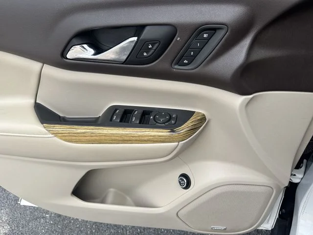 Used 2018 White GMC Denali image 31