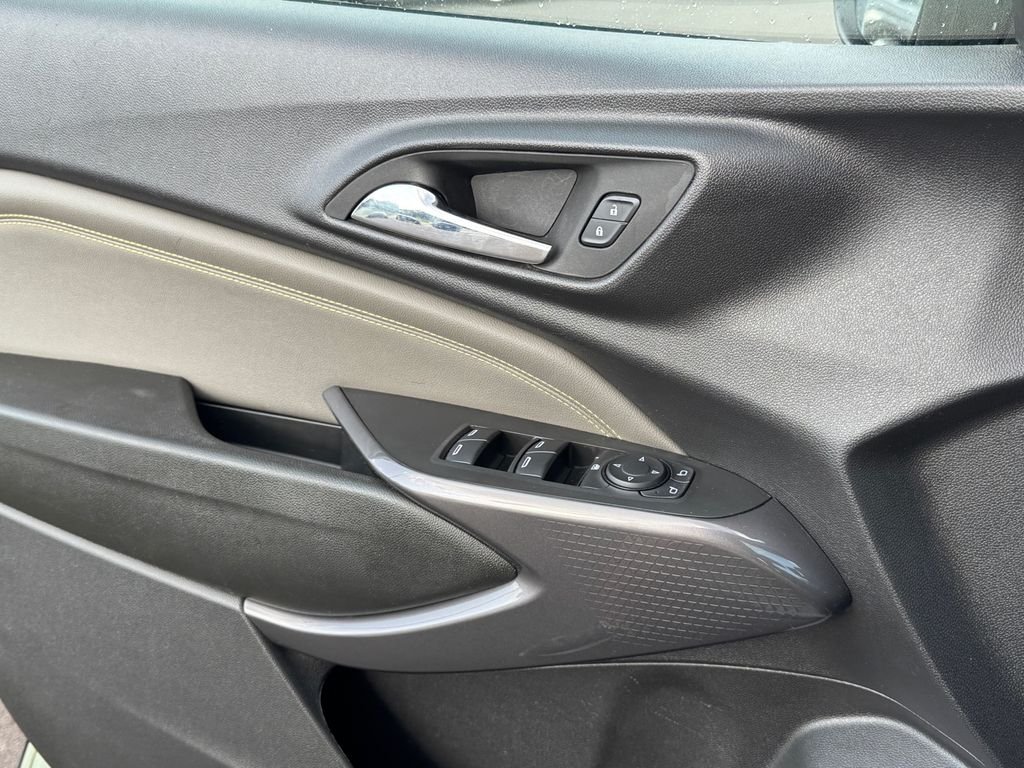 Used 2025 Green Chevrolet ACTIV image 22