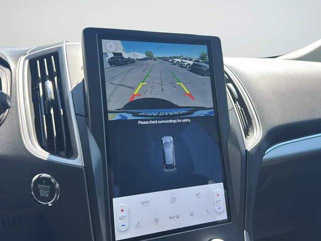 Used 2022 Silver Ford SEL image 15