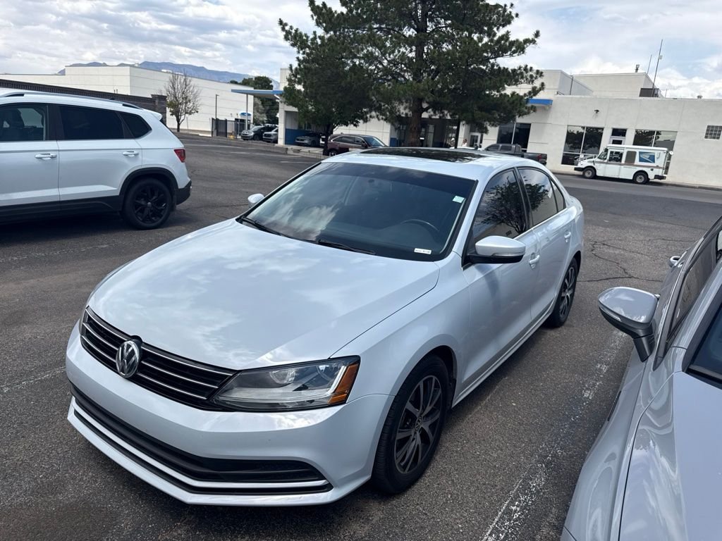 Used 2017  Volkswagen 1.4T SE image 1