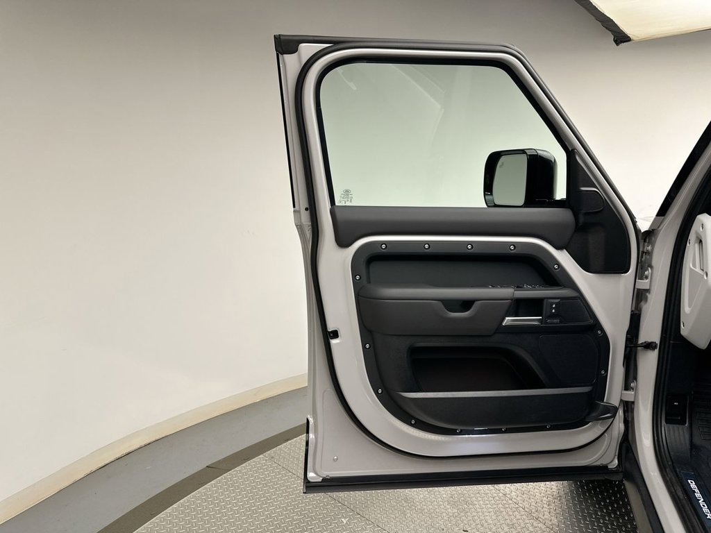 New 2026 Borasco Grey Land Rover X-Dynamic SE image 9