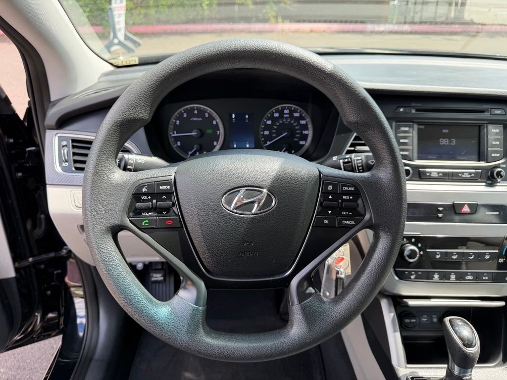 Used 2015 Black Hyundai Sport image 18