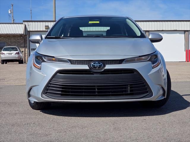 2025 Toyota Corolla LE - Photo 3
