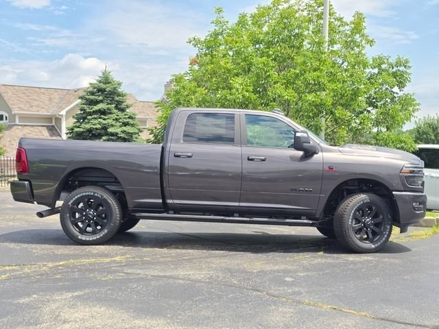 New 2026 Granite Crystal Metallic Clear-Coat Exterior Paint RAM Laramie image 38