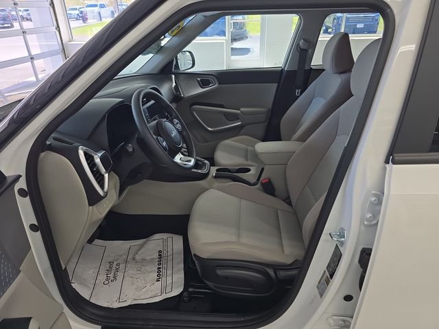 Used 2025  Kia LX image 13