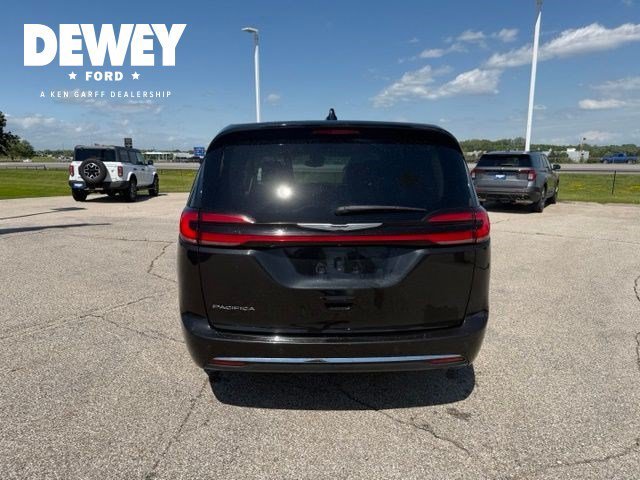 Used 2023 Brilliant Black Crystal Pearlcoat Chrysler Touring L image 11
