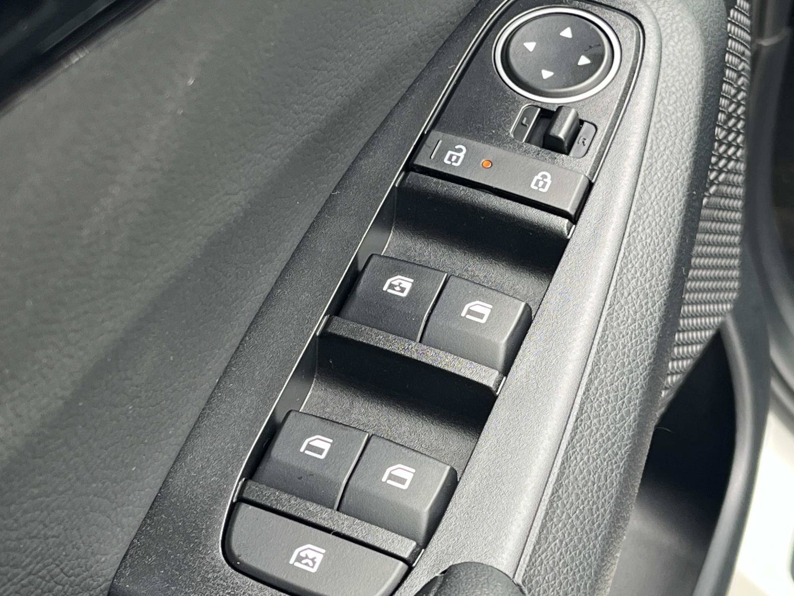 New 2026 Snow White Pearl Kia EX image 23