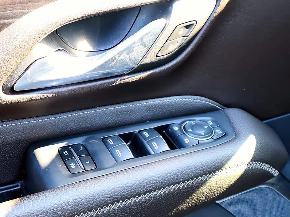 Used 2023 Pearl Beige Metallic GMC Denali image 12