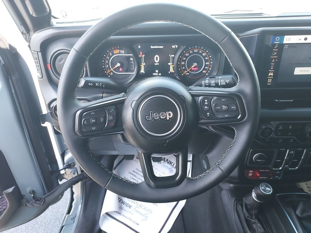 Used 2025 Gray Jeep Rubicon X image 17