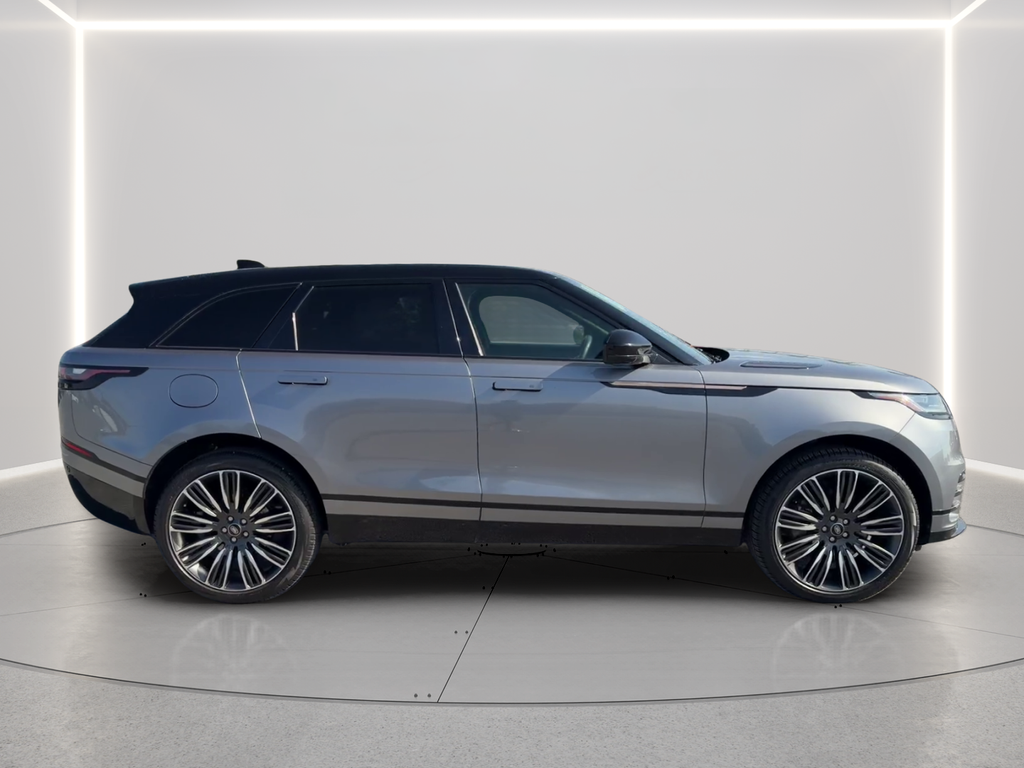 Used 2023 Gray Land Rover R-Dynamic S MHEV image 4