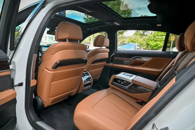 Used 2022 WHITE BMW 750i xDrive image 17