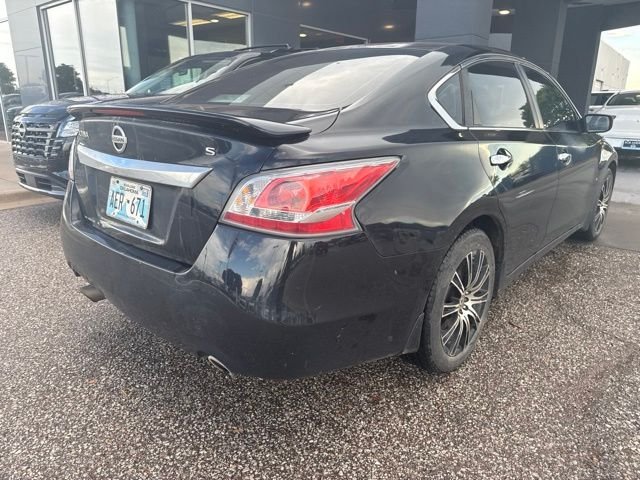 Used 2015 Black Nissan 2.5 S image 4