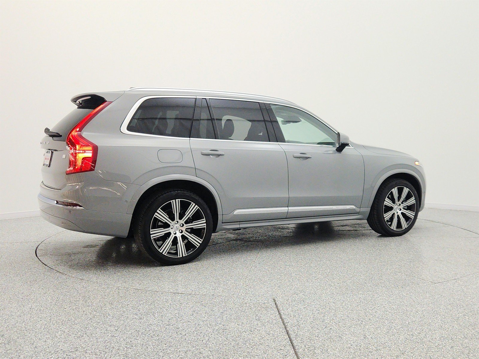 Used 2024 Vapour Grey Metallic Volvo T8 eAWD PHEV Plus 6P image 5