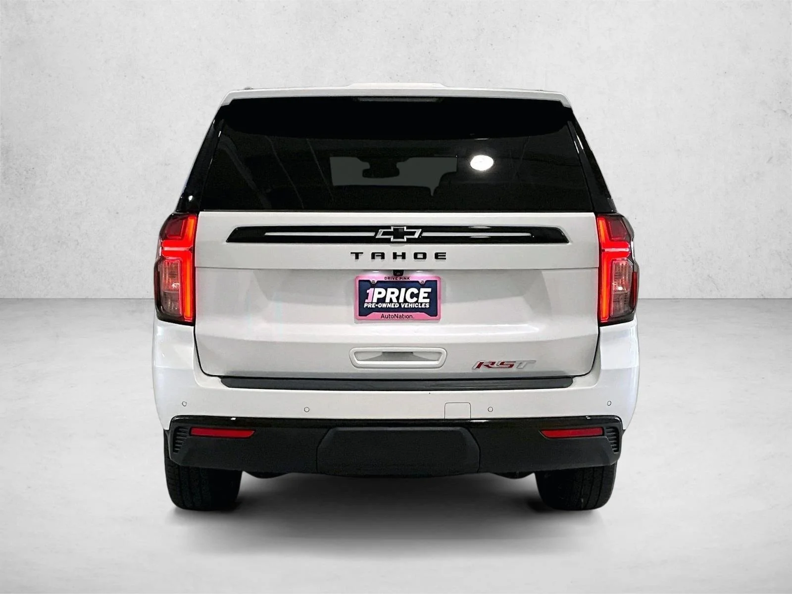 Used 2023 Iridescent Pearl Tricoat Chevrolet RST image 4
