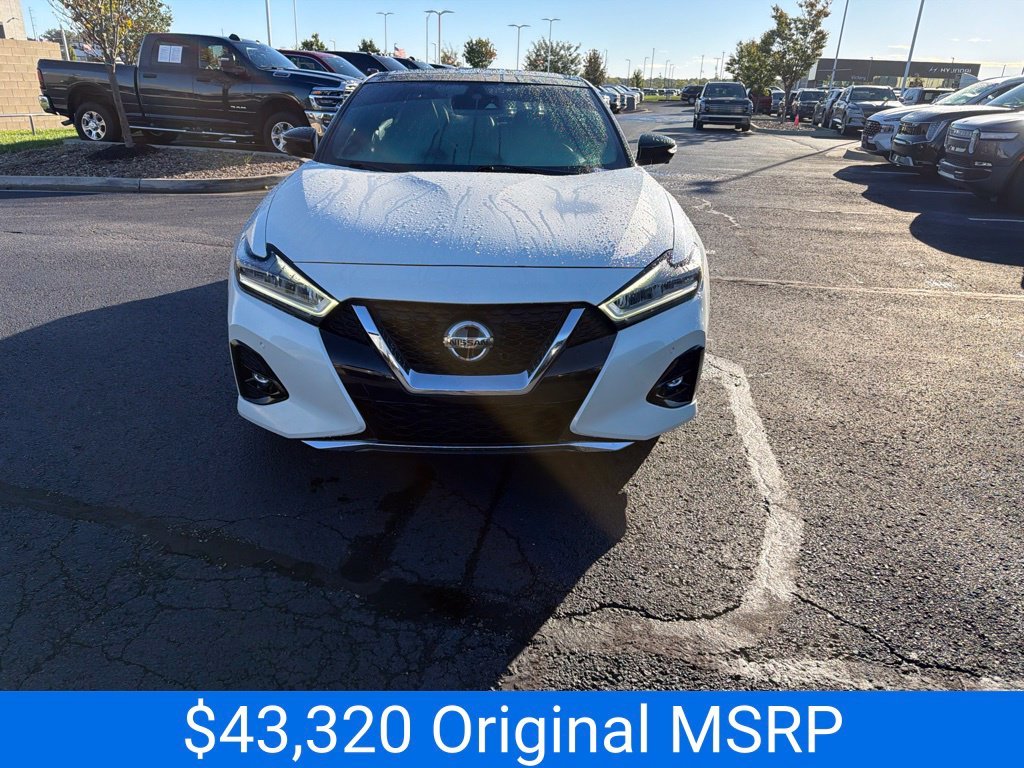 Used 2019 White Nissan SR image 2