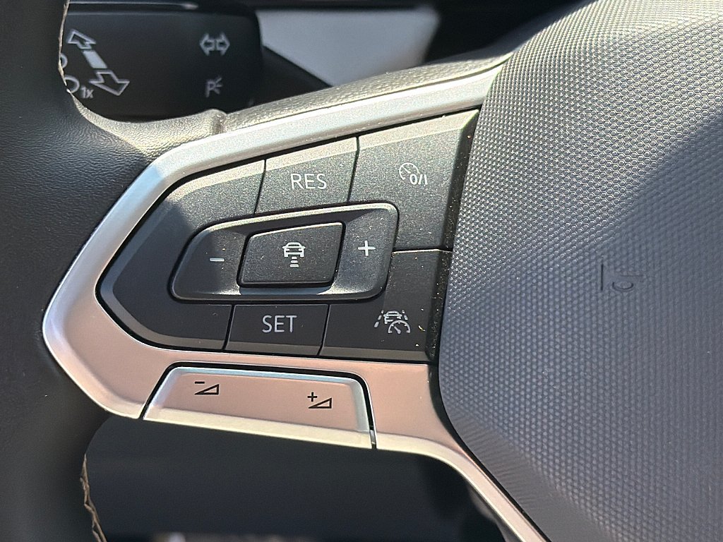 Used 2025 White Volkswagen S image 14