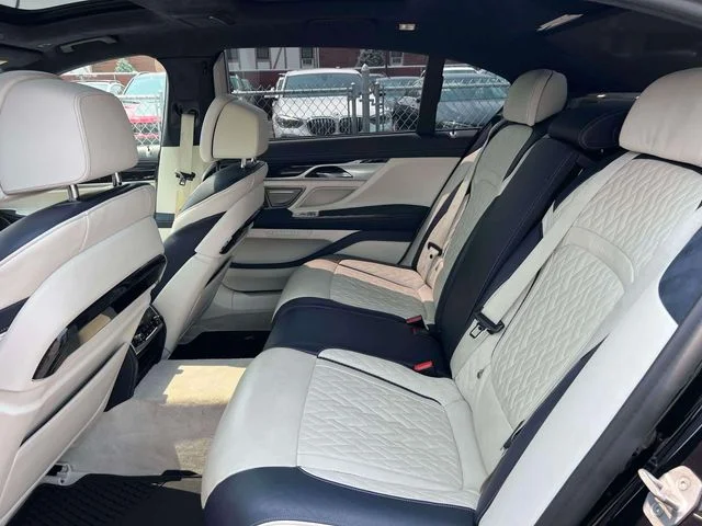Used 2022 Black BMW 750i xDrive image 14