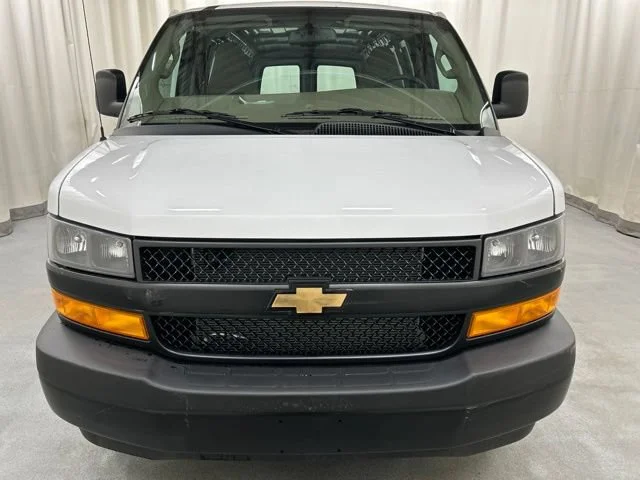 New 2026 Summit White Chevrolet WT image 12