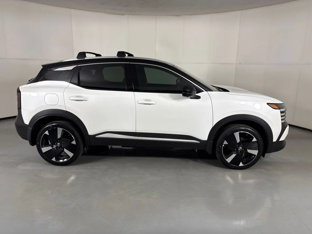 New 2026 Aspen White TriCoat / Super Black Two-tone Nissan SR image 9