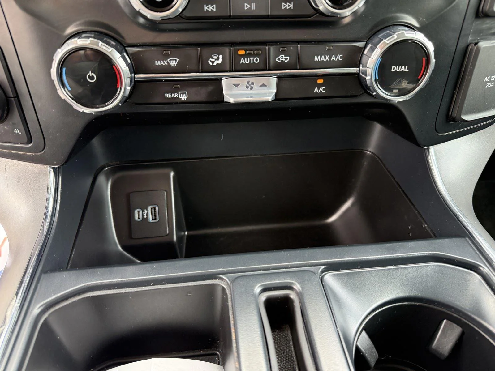 Certified Used 2024 Avalanche Gray Ford XLT image 24