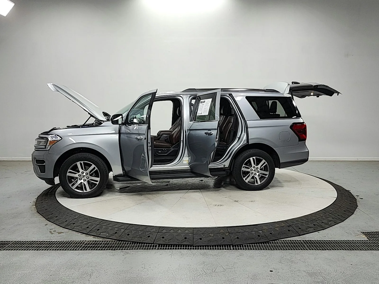 Used 2024 Silver Ford Limited image 13