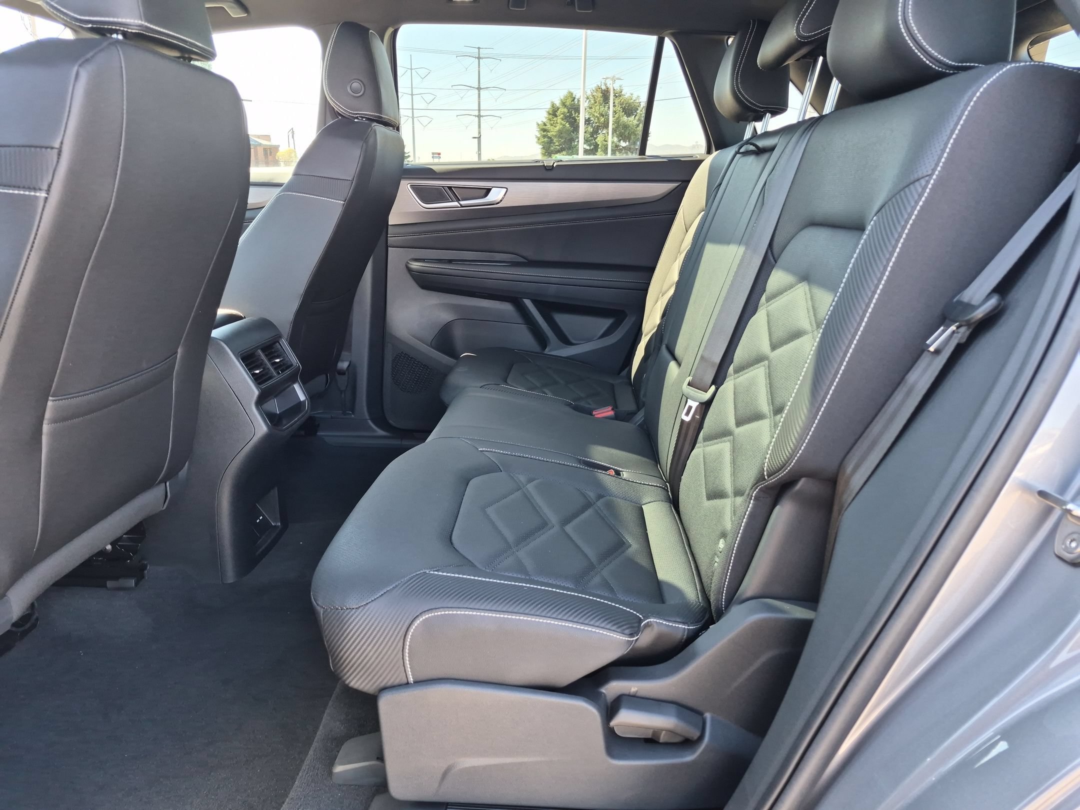 New 2026 Silver Mist Metallic Volkswagen 2.0T SE w/Technology image 15