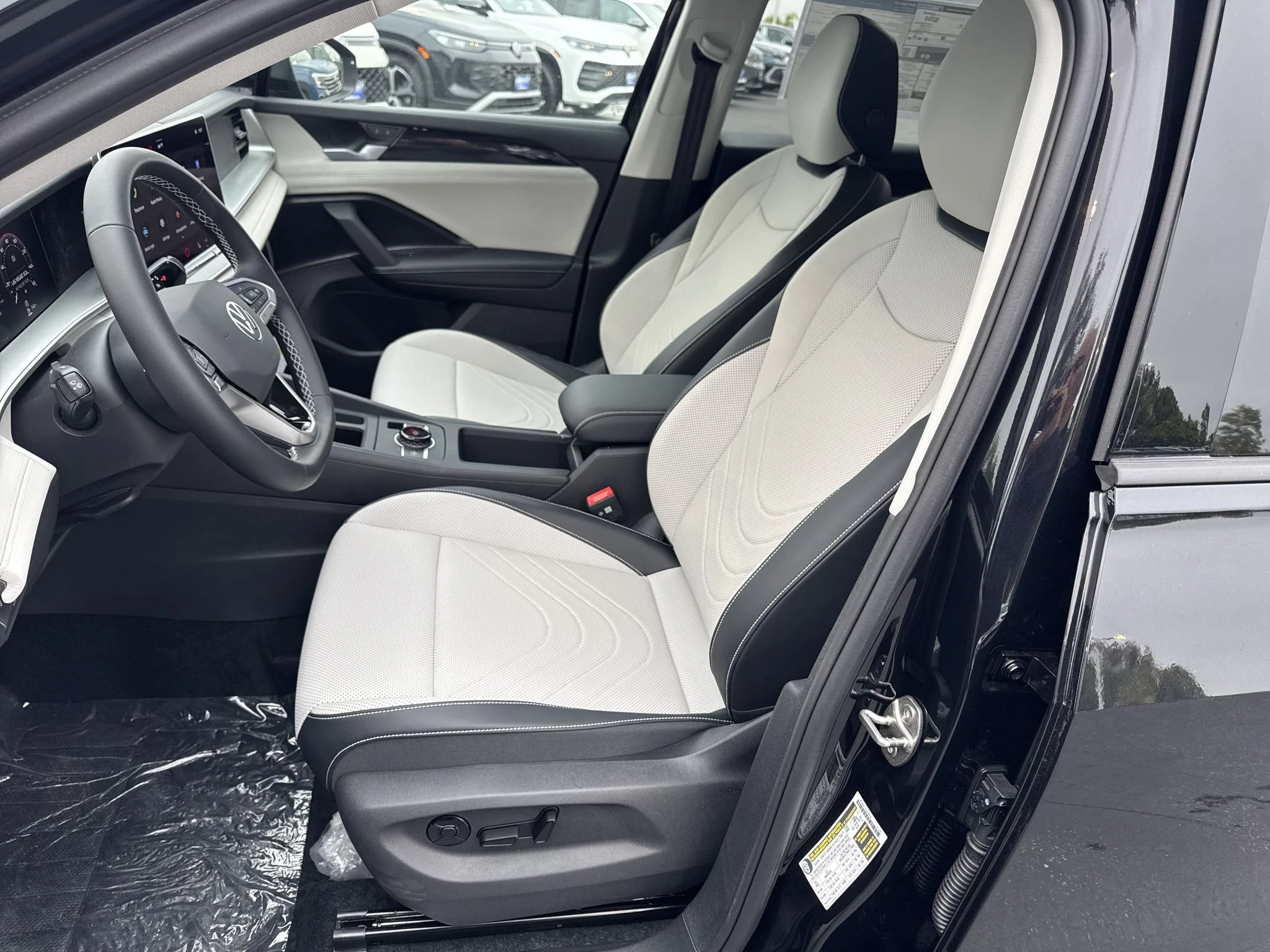 New 2026 Deep Black Pearl Volkswagen SE image 13