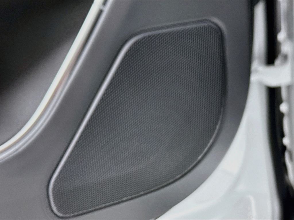 New 2026 Fuji White Land Rover SE image 20