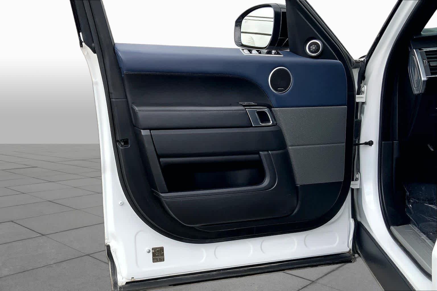 Used 2019 Fuji White Land Rover HST image 22