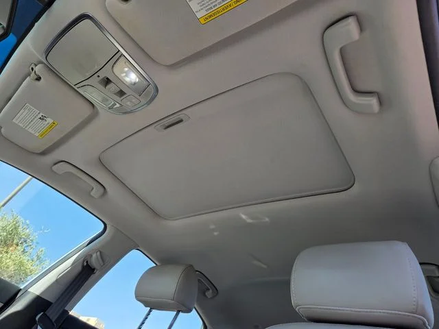 Used 2018 Silver Hyundai Limited image 9