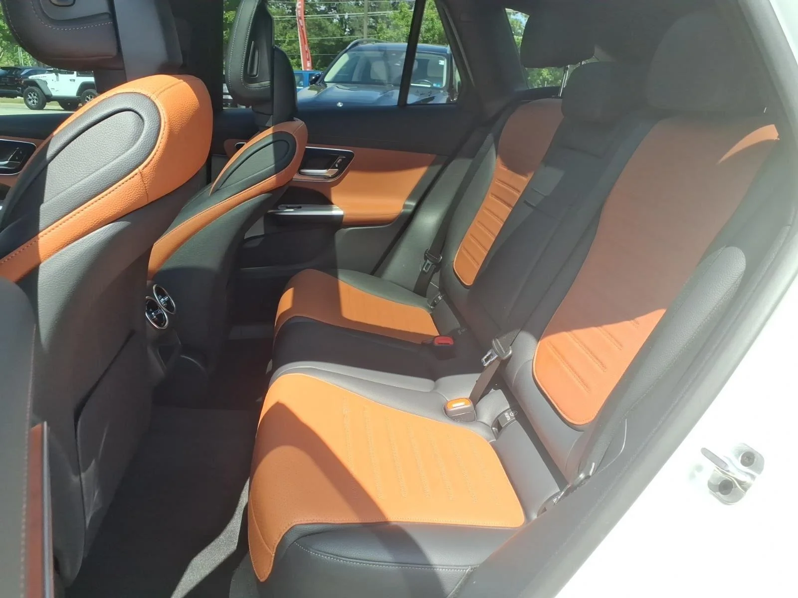 Certified Used 2025 Polar White Mercedes-Benz GLC 300 image 15