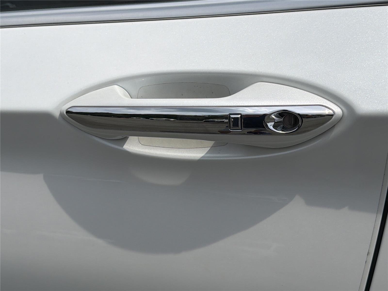 Used 2024 Radiant White INFINITI LUXE image 38