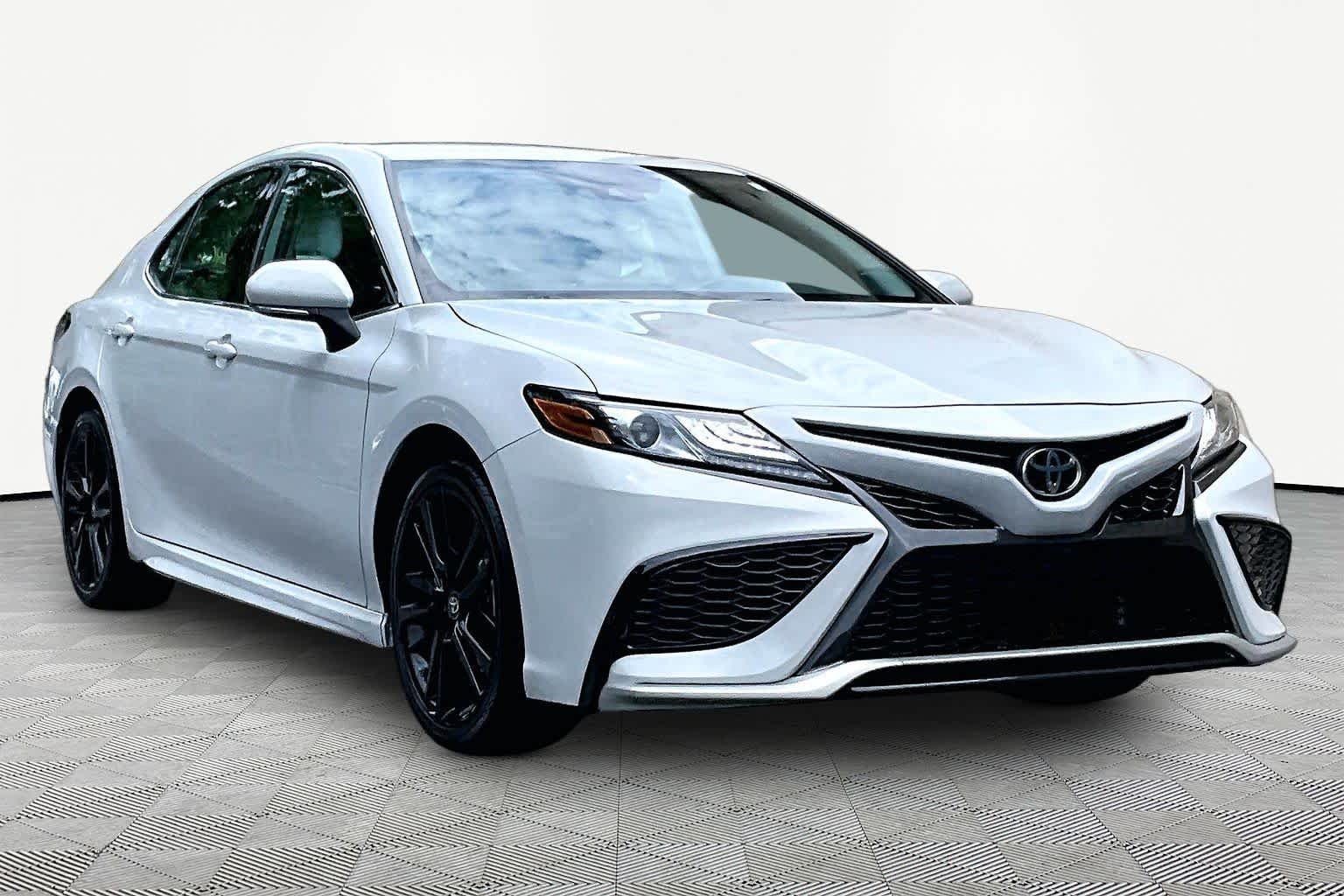 Used 2023 Ice Edge Toyota XSE image 3