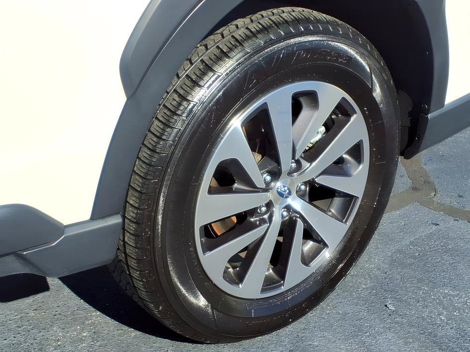 Used 2025 Crystal White Pearl Subaru Premium image 9