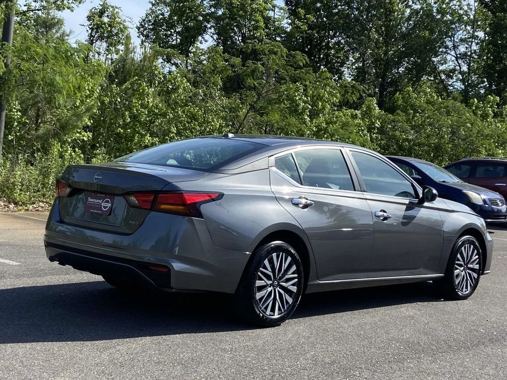 Certified Used 2025 Gun Metallic Nissan SV image 3