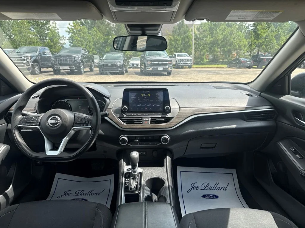 Used 2025 Gray Nissan 2.5 SV image 2